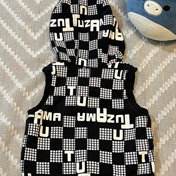Baby boy black and white hoddie zippered vest, size 2t - Picture 2 of 6
